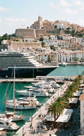 Ibiza ciudad + ambiente local